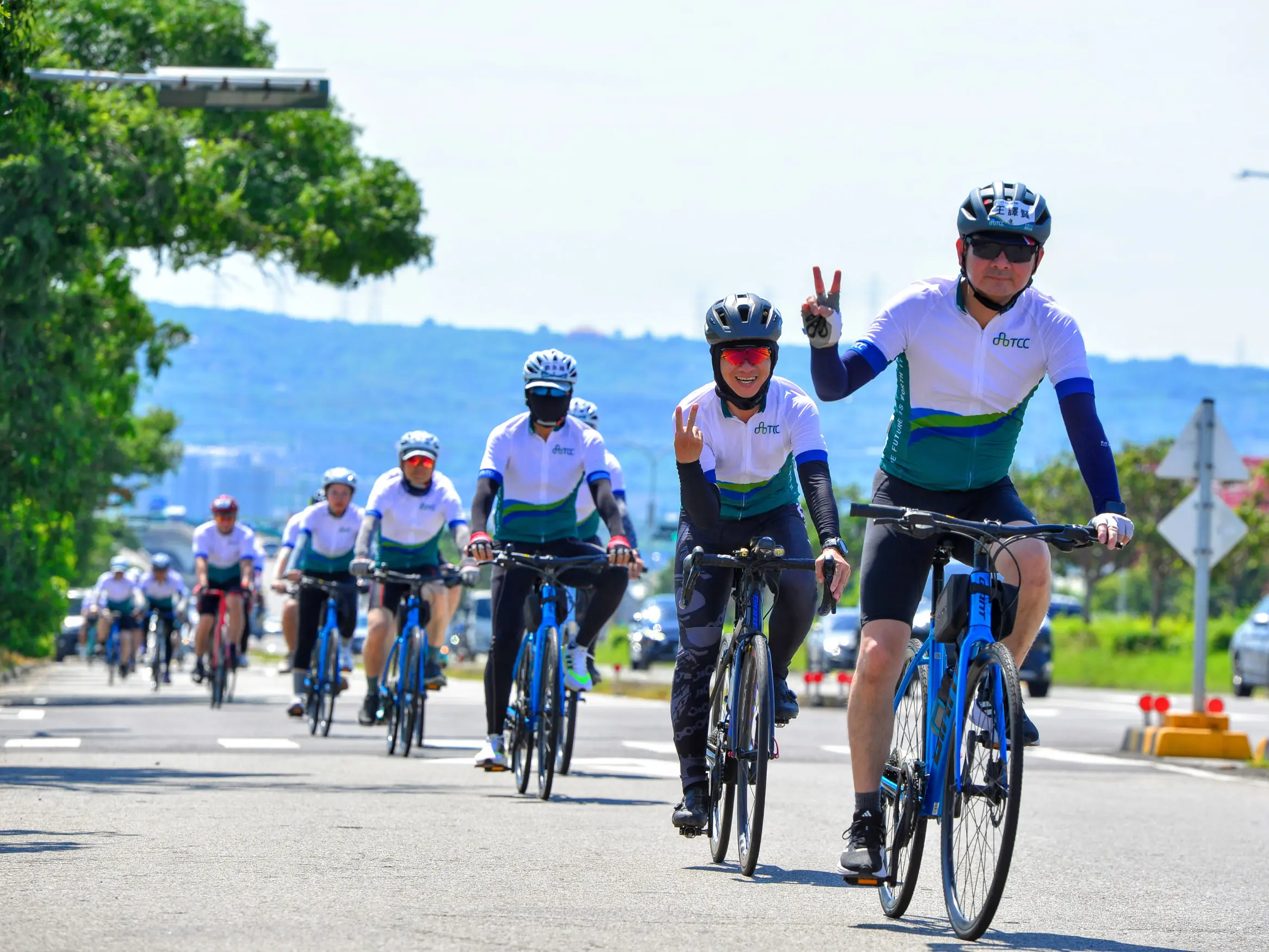 Pedaling 888km: TCC's 80th Anniversary Low-Carbon Cycling Tour