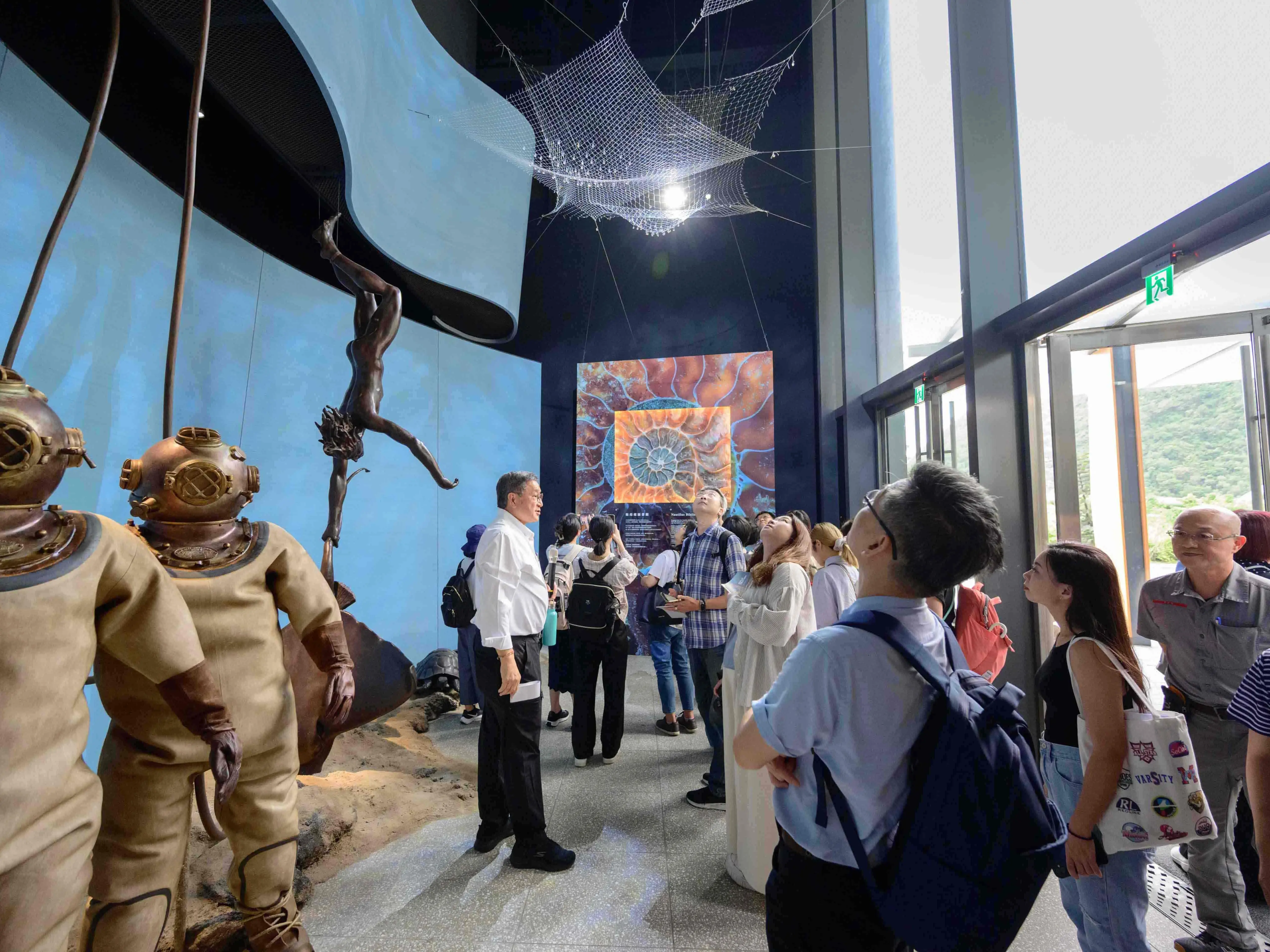 當工業遇見人文：走進和平廠山海間的螺旋殿堂——鸚鵡螺圖書館